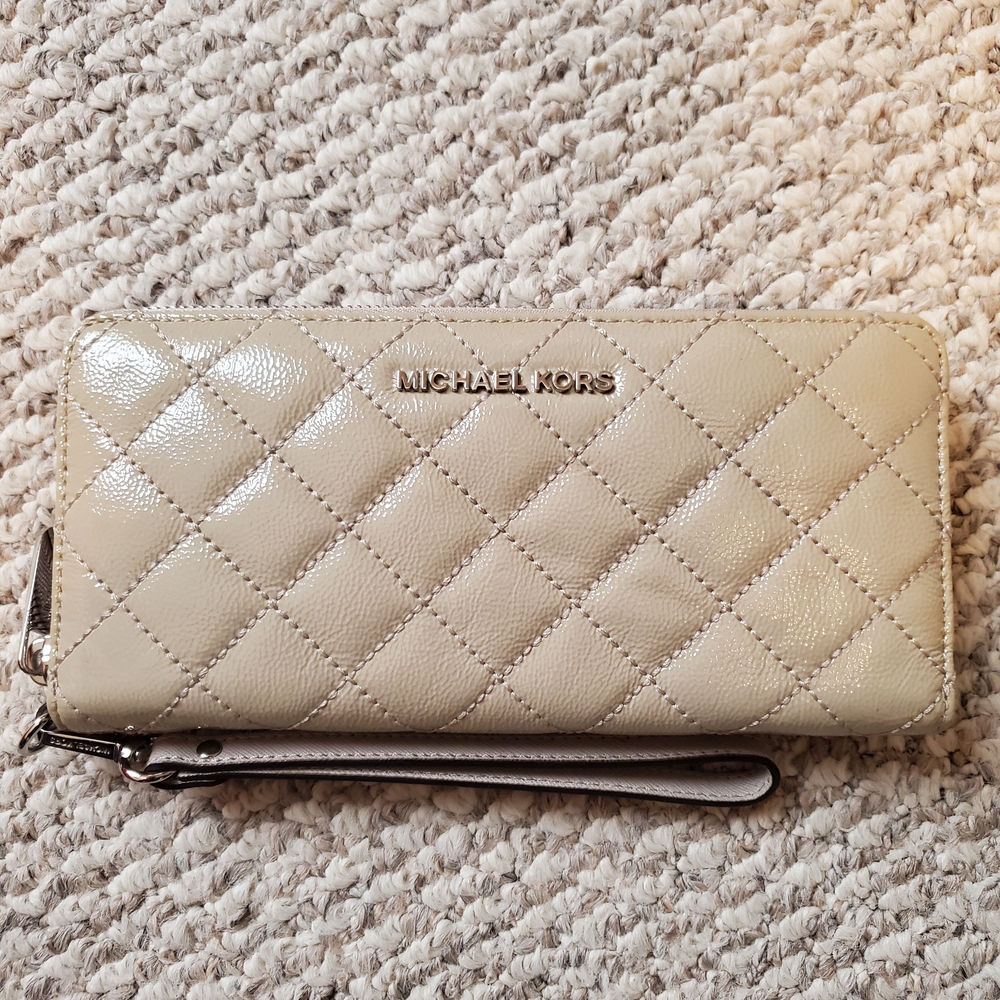 Michael Kors Quilted Wallet in Beige